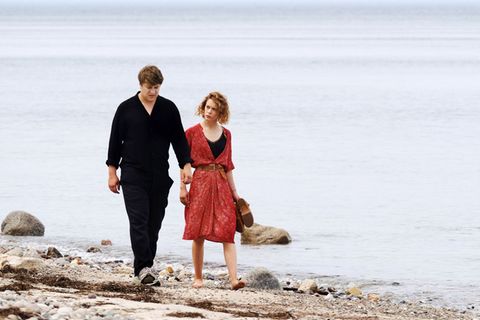 Begegnungen an der Ostsee: Leon (Thomas Schubert) und Nadja (Paula Beer) haben mehr gemeinsam, als der junge Autor zunächst denkt. Auch sie ist Schriftstellerin ...