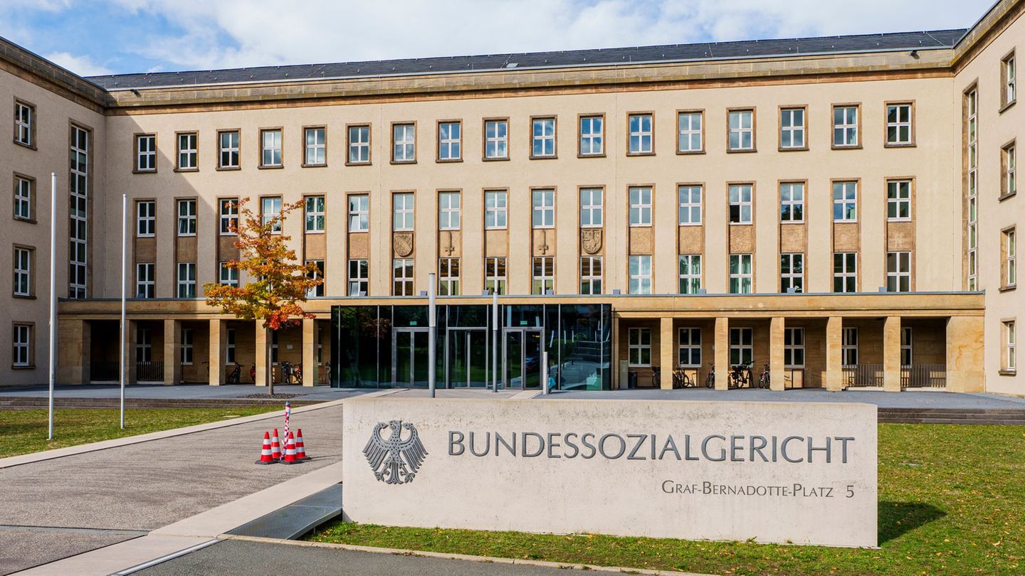 Das Bundessozialgericht prüft, ob das Arbeitslosengeld II im Jahr 2022 ein menschenwürdiges Existenzminimum sicherte. (Archivbil