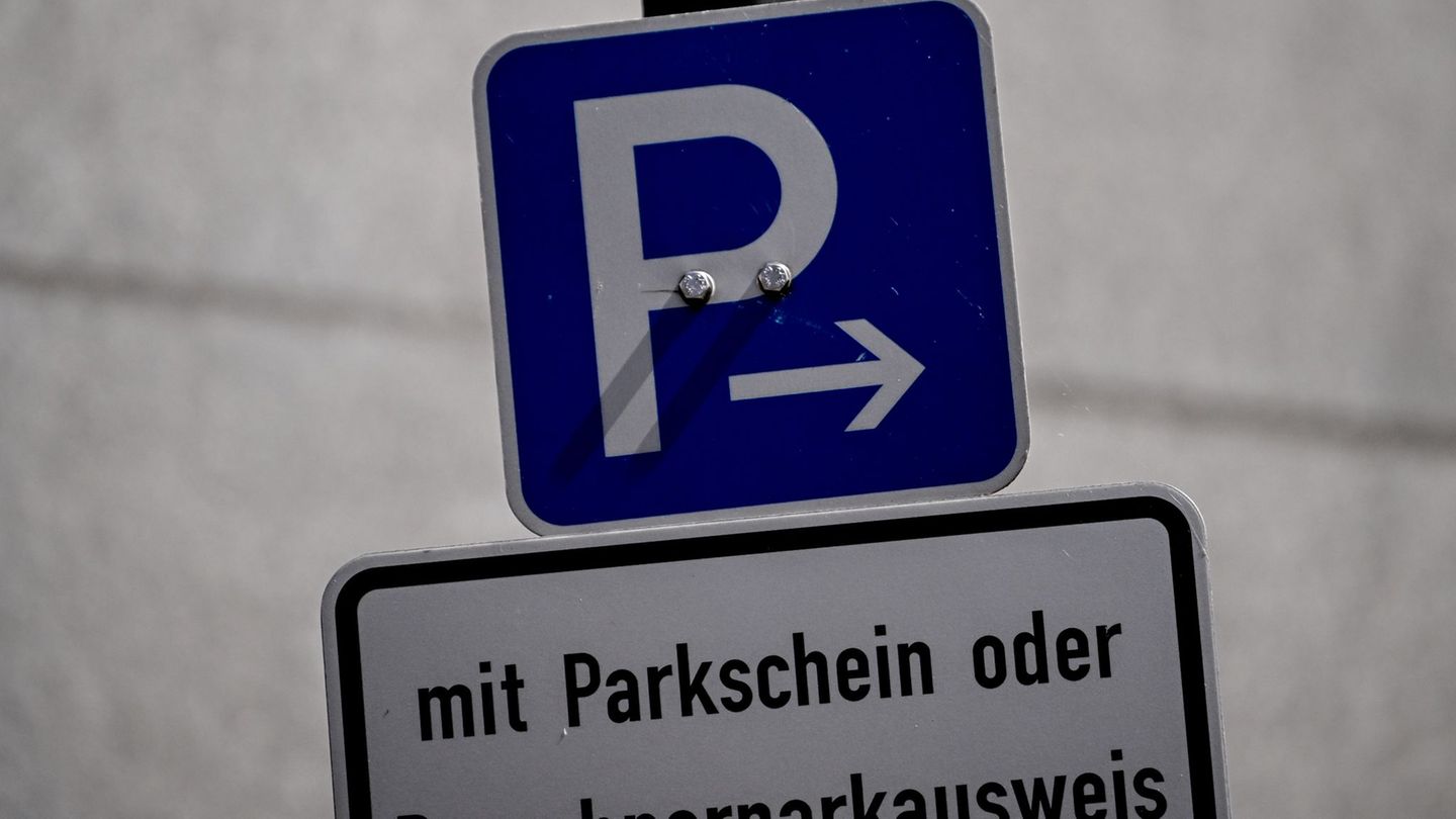 Noch in diesem Jahr wollte Verkehrssenatorin Ute Bonde (CDU) ein neues Gesamtkonzept zum Anwohnerparken vorstellen. Derzeit sieh