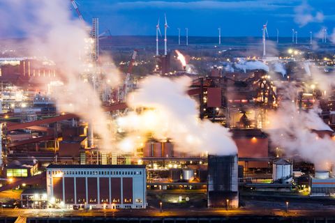 Auch die Stahlindustrie leidet. Foto: Julian Stratenschulte/dpa