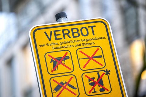 Der Senat will das Verbot von Waffen verschärfen. Foto: Sina Schuldt/dpa