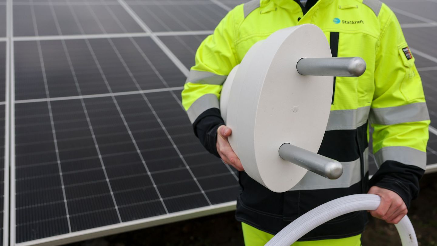 Bei Zerbst hat der norwegische Energiekonzern Statkraft letzten Monat einen Solarpark mit Batteriespeicher symbolisch in Betrieb