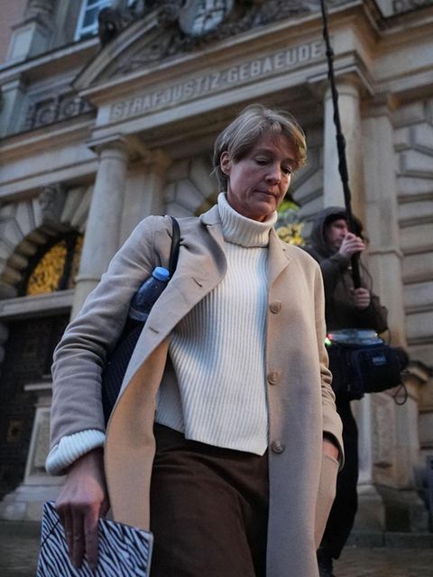 Im grellen Licht der Öffentlichkeit: Christina Block vor dem Landgericht Hamburg