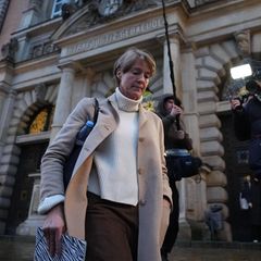 Im grellen Licht der Öffentlichkeit: Christina Block vor dem Landgericht Hamburg