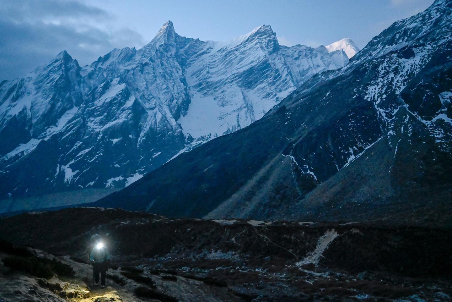 Frühmarsch: Der Aufstieg hinauf zum Larke Pass beginnt um 4.30 Uhr, kurz vor Sonnenaufgang