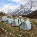 Auf 4460 Metern kann es nachts frisch werden. Glück hat, wer in einem der Gebäude (hinten) schläft