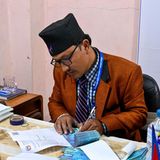 Mit Stempel und Unterschrift: Touren wie der Manaslu-Rundweg sind nur dem erlaubt, der einen Passierschein erworben hat, etwa bei diesem gut gekleideten Herrn