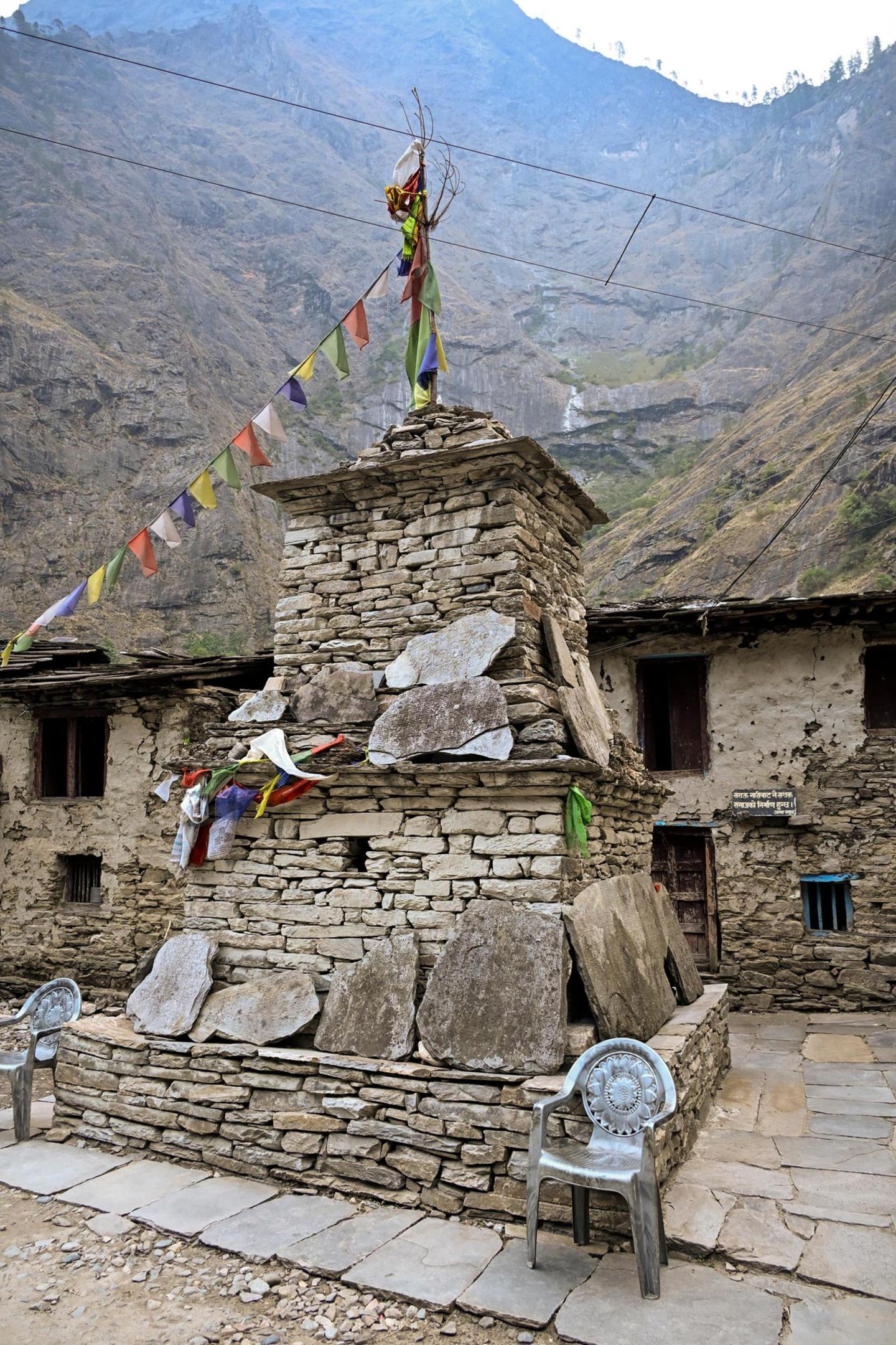 Welt aus Stein: Diese Stupa steht auf etwa 900 Metern im Dorf Machha Khola