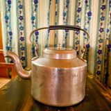 Unbedingt abkochen! Wasser aus den Bergen sollte niemals firsch getrunken werden. Es könnte Darm und Magen irritieren