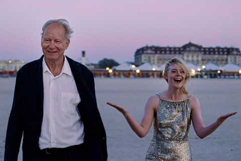 Ein seltenes Lächeln: der Regisseur (Stellan Skarsgård) mit seiner Schauspielerin (Elle Fanning)