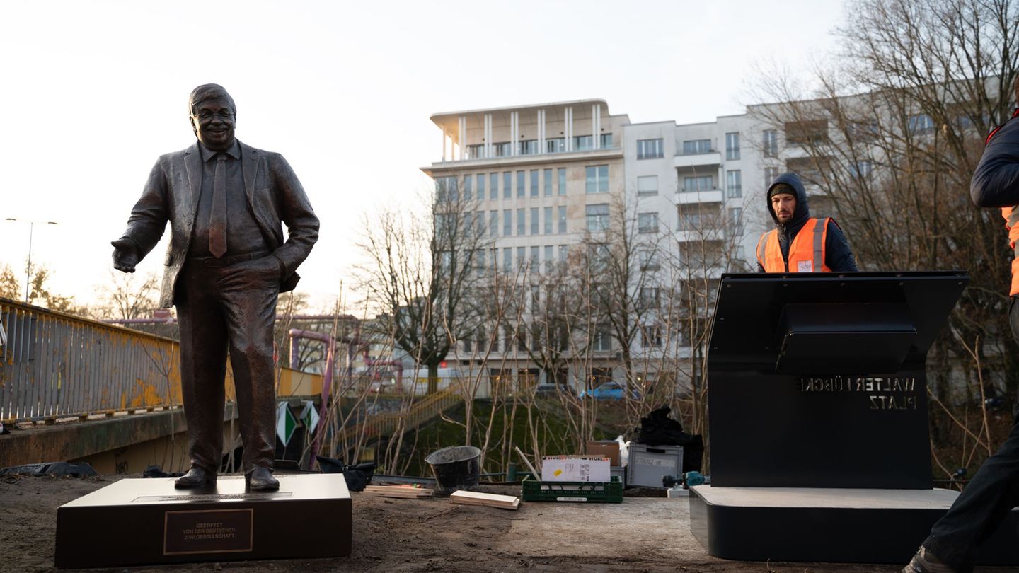 Das Zentrum für Politische Schönheit hat ein Walter-Lübcke-Denkmal vor der CDU-Parteizentrale in Berlin errichtet. Foto: Markus