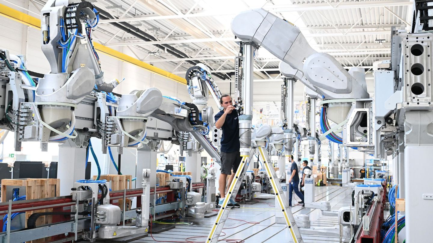 Order aus Übersee retten die Auftragszahlen für den deutschen Maschinenbau im Oktober. Foto: Bernd Weißbrod/dpa