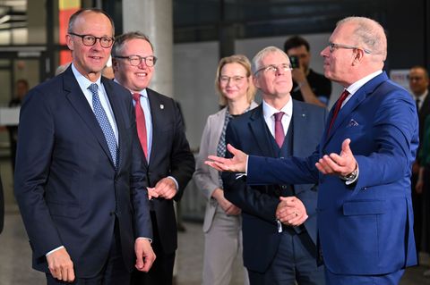 Erste Station des Antrittsbesuches von Bundeskanzler Friedrich Merz war das Fraunhofer-Institut für Angewandte Optik und Feinmec