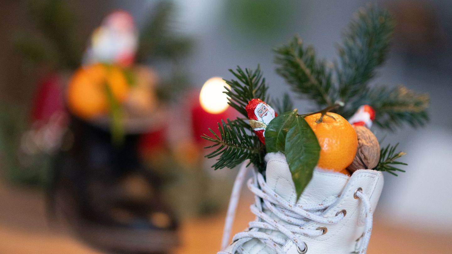 Jeder dritte Verbraucher in Deutschland plant zum Nikolaustag Einkäufe. Foto: Marijan Murat/dpa