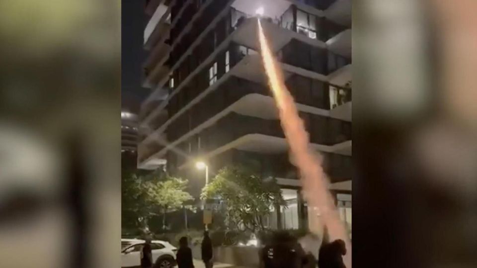 Hooligans feuern Raketen auf Wohnung des eigenen Trainers