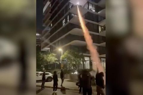 Hooligans feuern Raketen auf Wohnung des eigenen Trainers