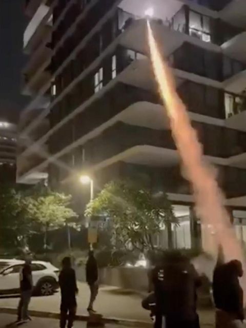 Hooligans feuern Raketen auf Wohnung des eigenen Trainers