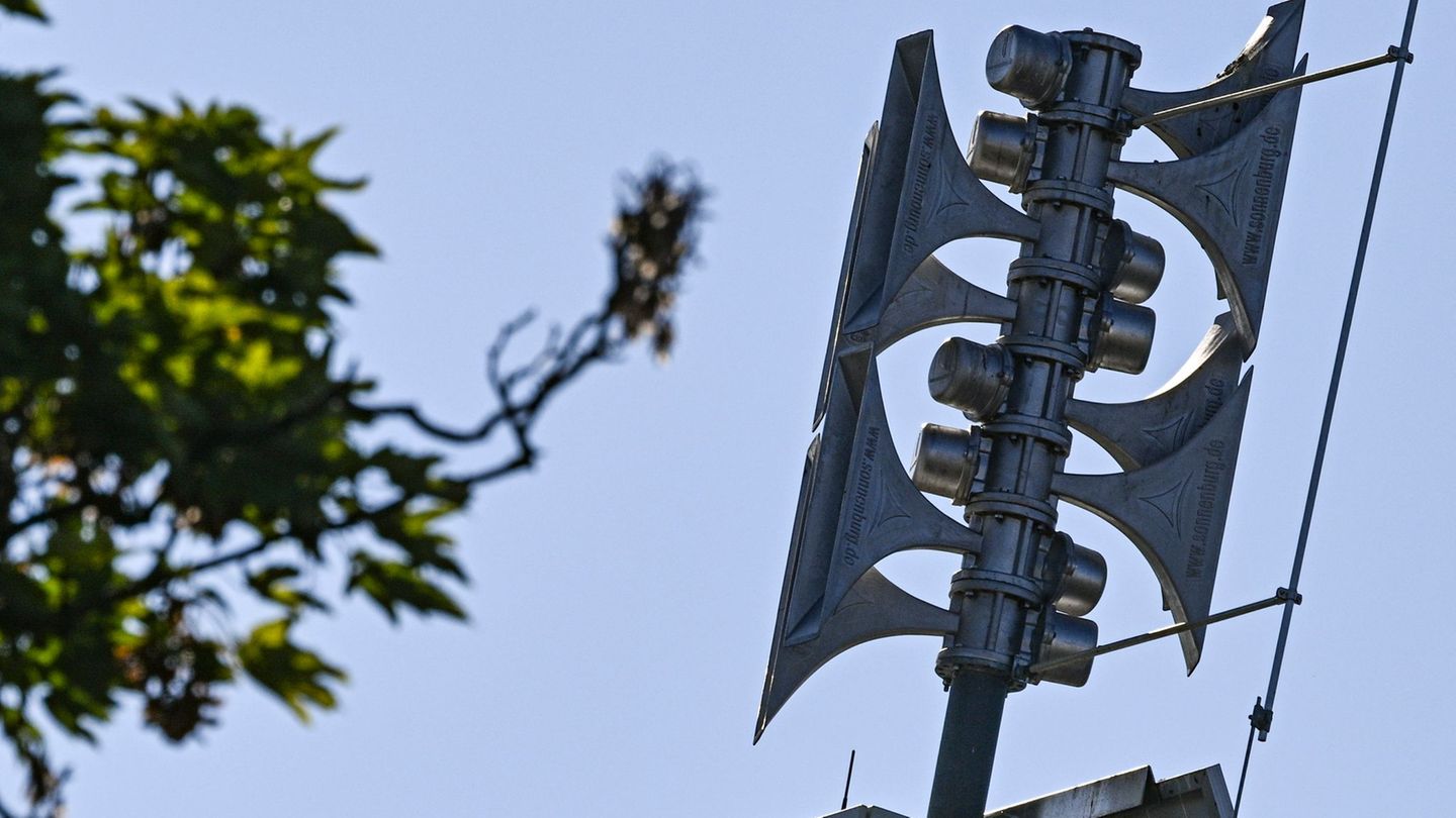 In Thüringen gibt es laut Innenministerium derzeit 2.252 Warnsirenen. (Archivbild) Foto: Jens Kalaene/dpa
