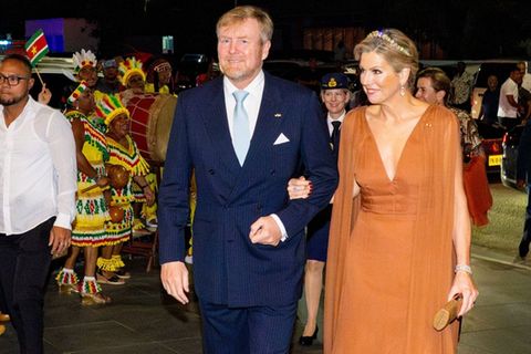 Mehrere Musikgruppen begrüßten König Willem-Alexander und Königin Máxima zum Staatsbankett in Paramaribo.