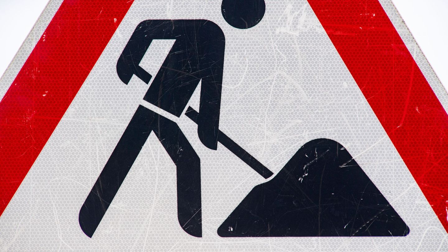 In Bayern haben sechs Bauprojekte an Bundesstraßen und Autobahnen die Freigabe bekommen. (Symbolbild) Foto: Stefan Sauer/dpa