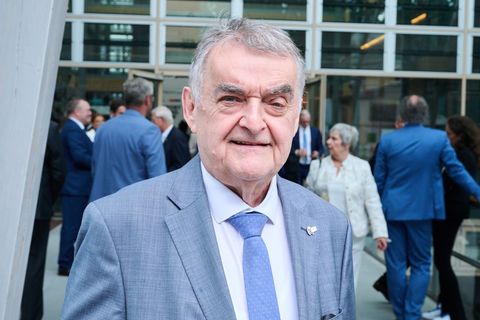 Innenminister Herbert Reul trat in der ZDF-Show "Volle Kanne" auf (Archivfoto) Foto: Annette Riedl/dpa