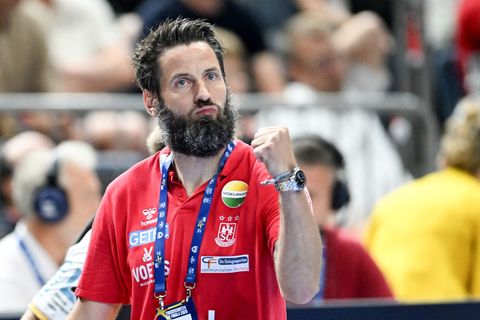 Magdeburgs Trainer Bennet Wiegert sieht die Verpflichtung von Weltstars in die Bundesliga nicht nur euphorisch. Foto: Marius Bec