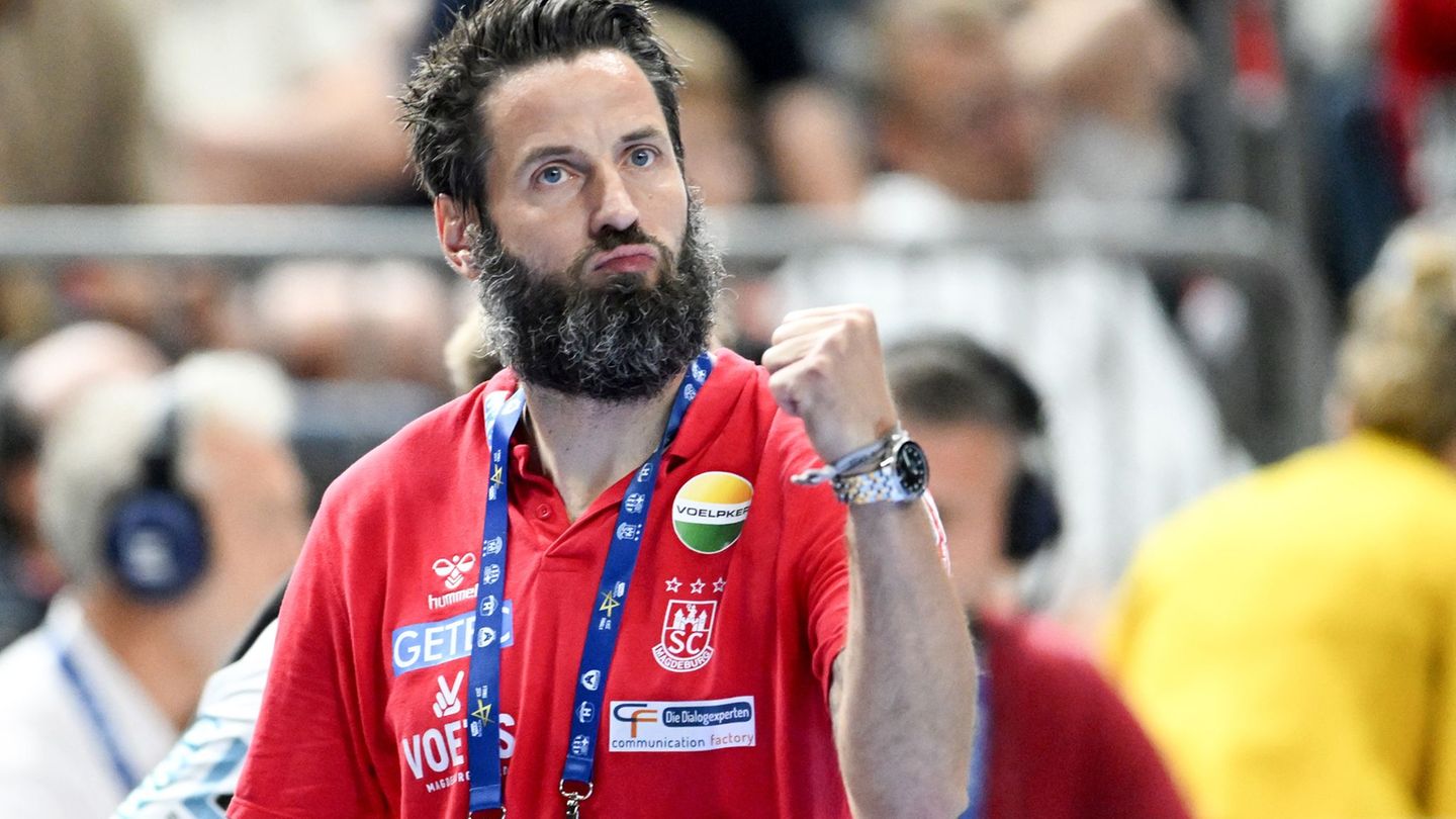 Magdeburgs Trainer Bennet Wiegert sieht die Verpflichtung von Weltstars in die Bundesliga nicht nur euphorisch. Foto: Marius Bec