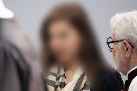 Die Frau ist die Lebensgefährtin des mutmaßlichen Rädelsführers der Vereinigung. (Archivbild) Foto: Boris Roessler/dpa-pool/dpa