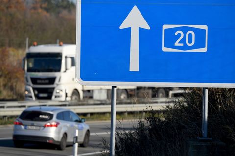 Der Ausbau der Küstenautobahn A20 in Niedersachsen kann umgesetzt werden. (Archivbild) Foto: Carsten Rehder/dpa