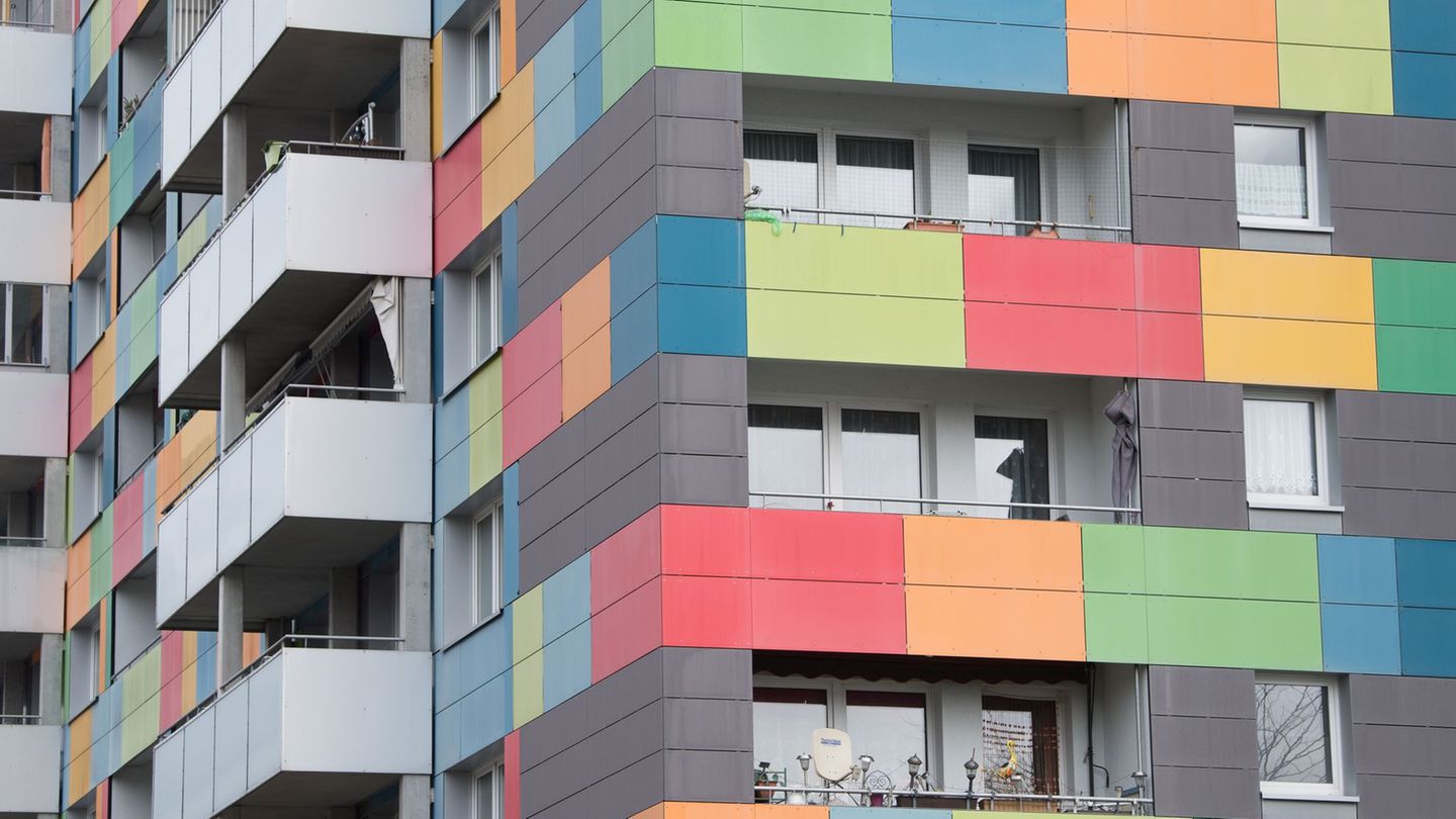 Sachsen will die Mietbreisbremse für Dresden und Leipzig bis Mitte 2027 verlängern. (Symbolbild) Foto: Sebastian Kahnert/dpa-Zen