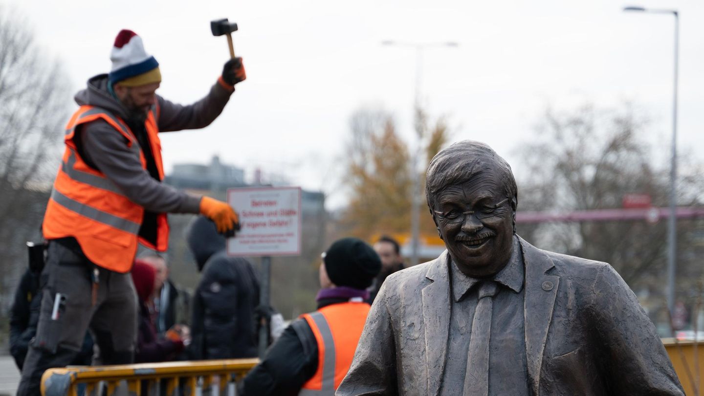 Statue des ermordeten CDU-Politikers Walter Lübcke
