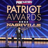 Nashville, Cowboyhut und Patriotismus. Der "Fox Nations Patriot Awards" ist für Mitarbeiter wie Pete Hegseth eine Pflichtveranstaltung. Hier steht er im November 2023 vor den Kameras, ein Jahr bevor Donald Trump erneut zum US-Präsidenten gewählt wird. Der hatte den Fox-Moderator schon Jahre zuvor als Veteranenminister im Visier