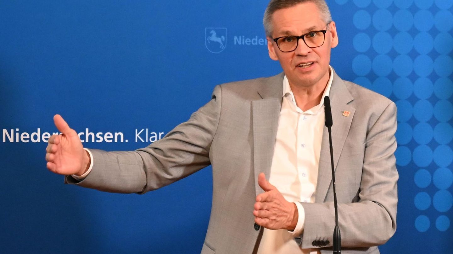 10.000 Jobs in der Industrie gingen derzeit monatlich in Deutschland verloren, warnt IG-Metall-Bezirkschef Gröger. Foto: Shireen