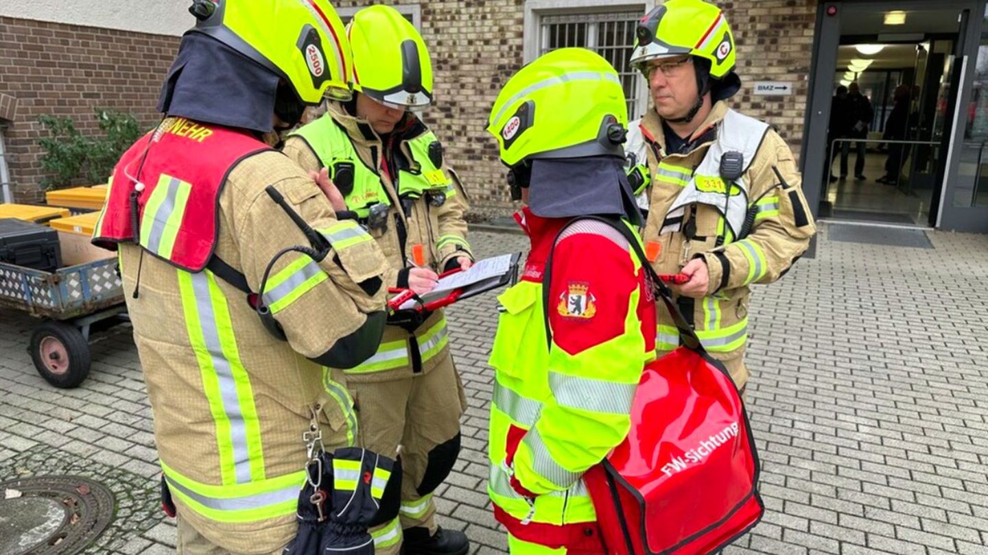 Das Feuer brach in einem Patientenzimmer aus. Foto: -/Berliner Feuerwehr/dpa