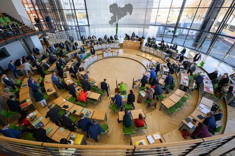 Ein Vorfall bei der Landtagssitzung Ende Oktober wollte Nico Rudolph seine Rede in einer Lederkombination halten. (Archivbild) F