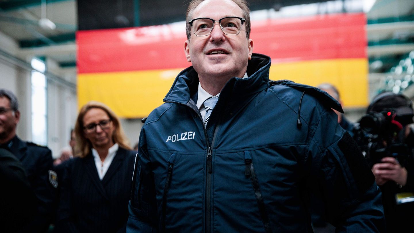 Bundesinnenminister Alexander Dobrindt (CSU) stellte die neue Einheit in Dienst. Foto: Carsten Koall/dpa