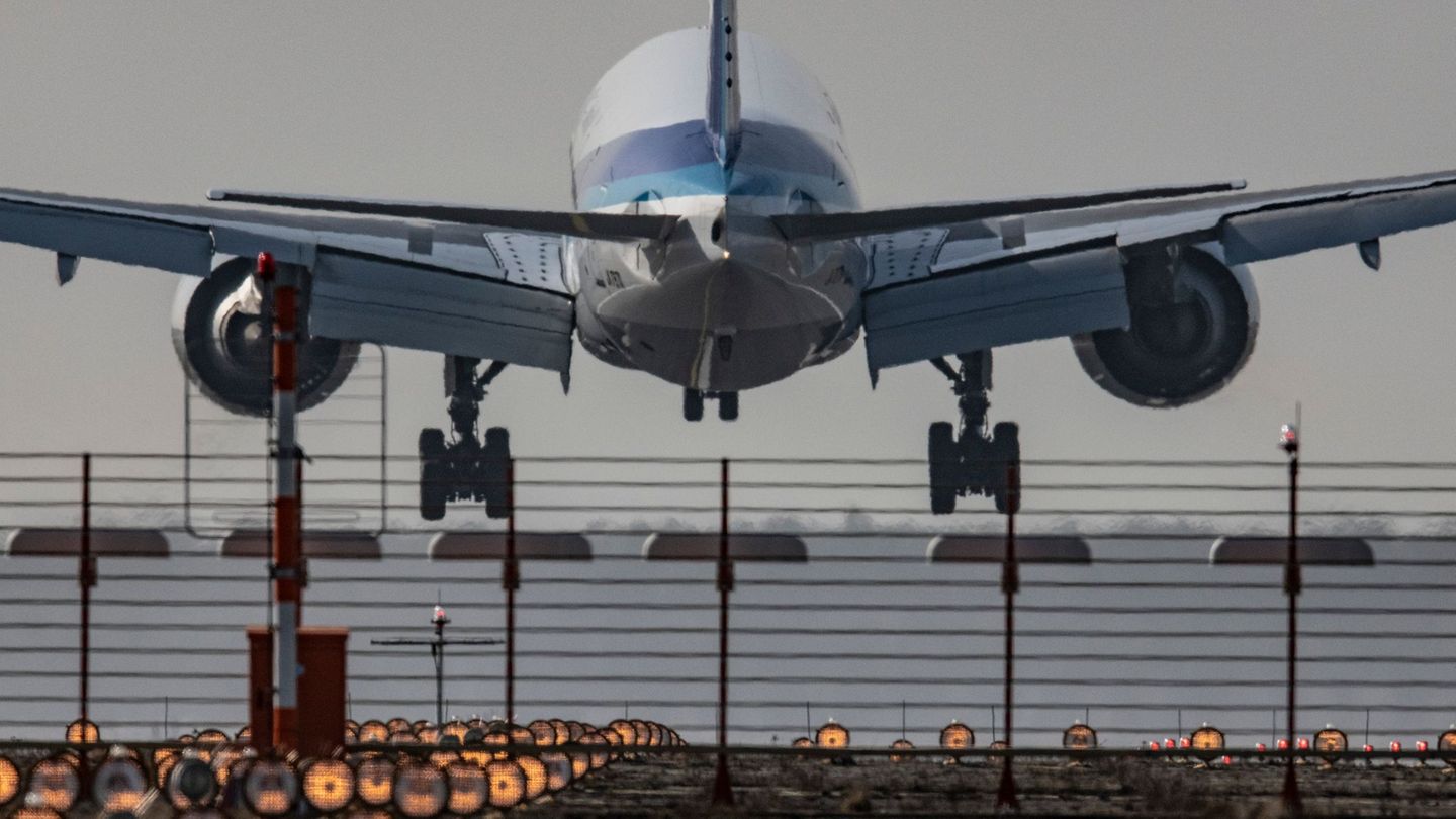 Der Frankfurter Flughafen soll besser gegen Drohnen geschützt werden. Foto: Boris Roessler/dpa