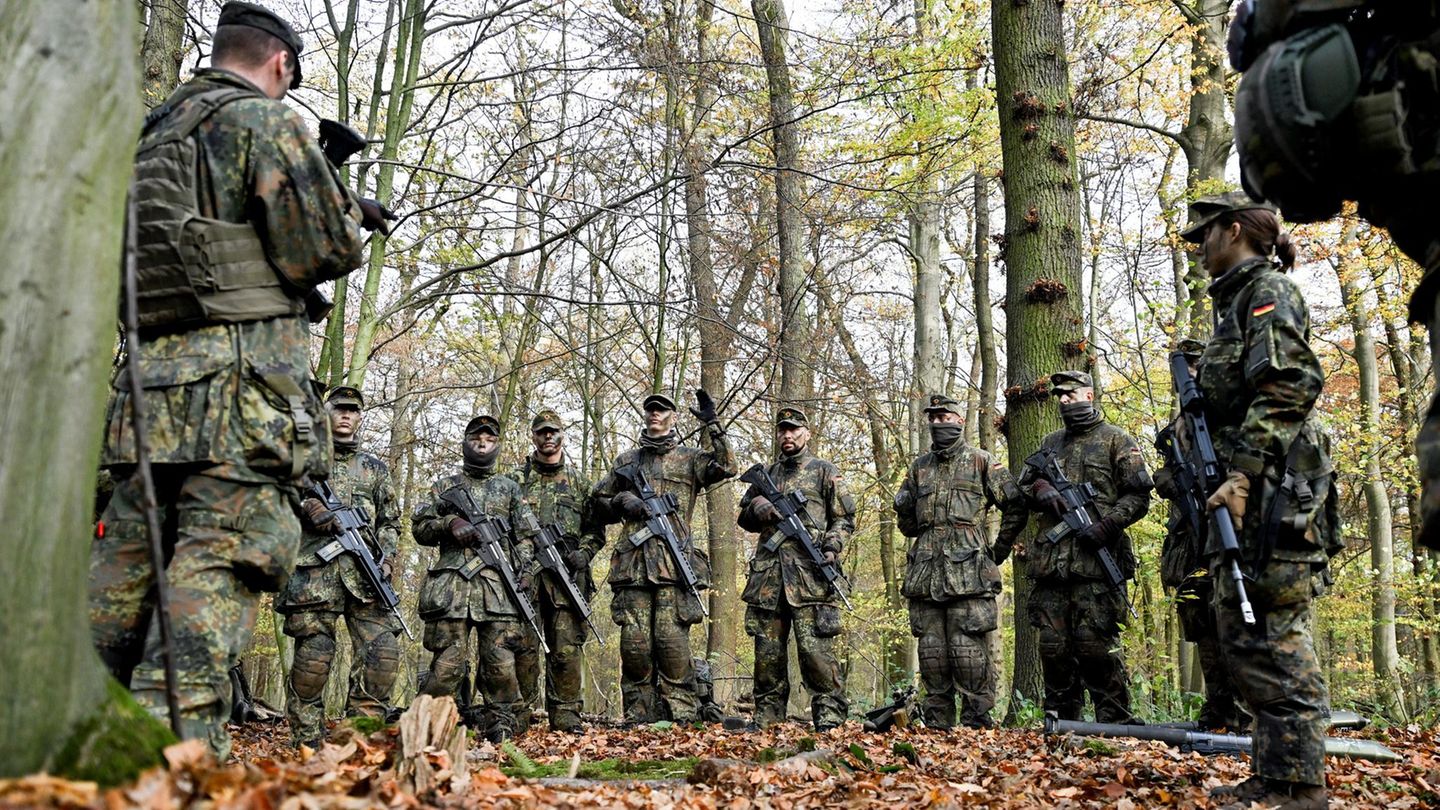 Rekruten bei der Gefechtsausbildung der Bundeswehr im Aufklärungsbataillon 7