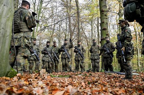 Rekruten bei der Gefechtsausbildung der Bundeswehr im Aufklärungsbataillon 7