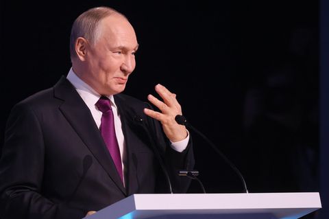 Russlands Präsident Wladimir Putin während seiner Rede auf der Plenarsitzung in Moskau