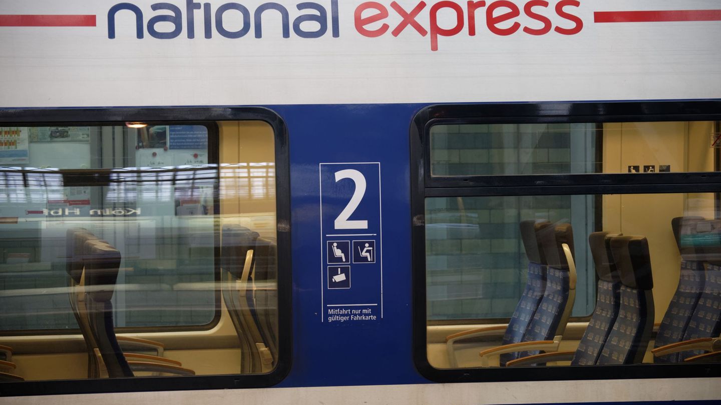 National Express fährt ab September sein wegen Personalmangels gekürztes Angebot wieder hoch. (Archivbild) Foto: Henning Kaiser/