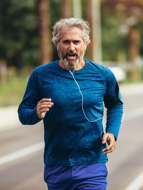Ein moderates Pensum an Alltagsbewegung und Sport hält das Fitness-Niveau im altersgemäß oberen Bereich (Symbolbild)
