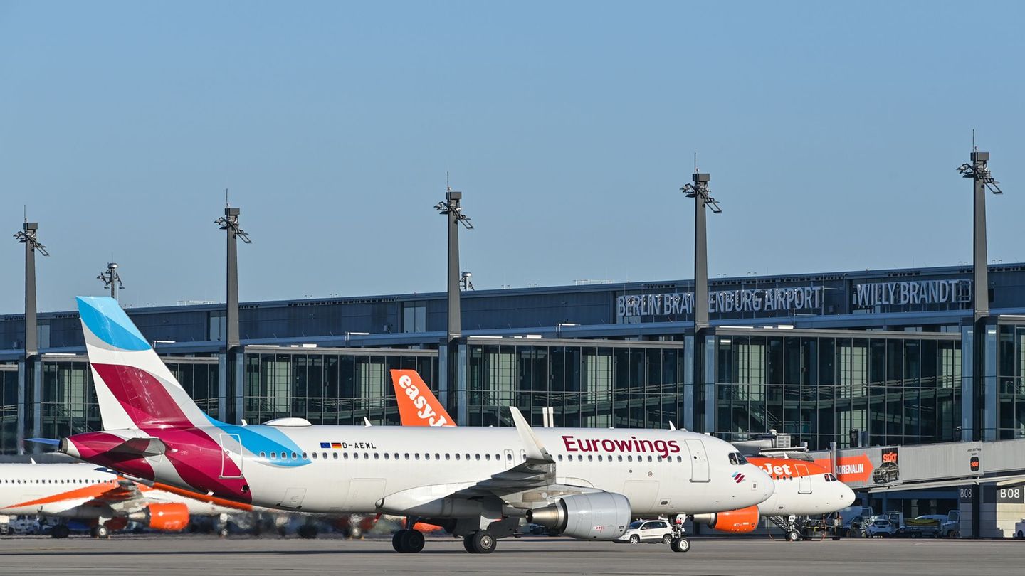 Die Lufthansa-Tochter Eurowings stationiert am BER künftig neun Flugzeuge, zwei mehr als bisher. (Archivbild) Foto: Patrick Pleu