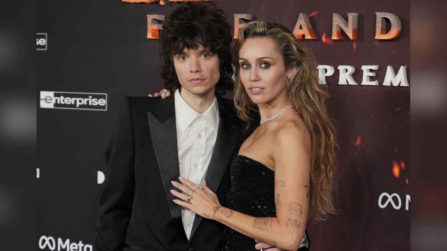 Ist das Schmuckstück an Miley Cyrus' Ringfinger ein Hinweis auf eine Verlobung?