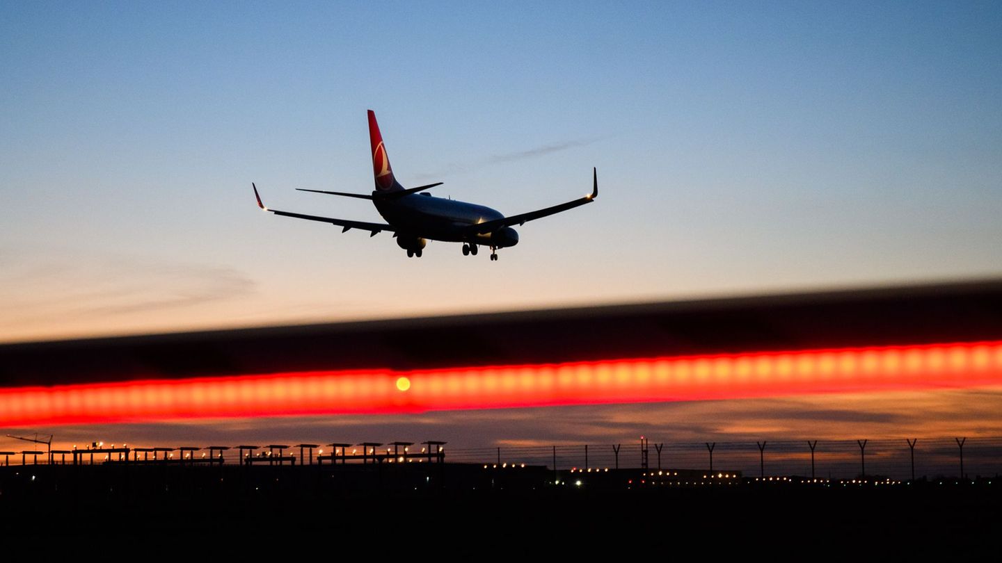 In den vergangenen Wochen gab es mehrfach Einreisen von Afghaninnen und Afghanen aus dem Bundesaufnahmeprogramm per Linienflug.