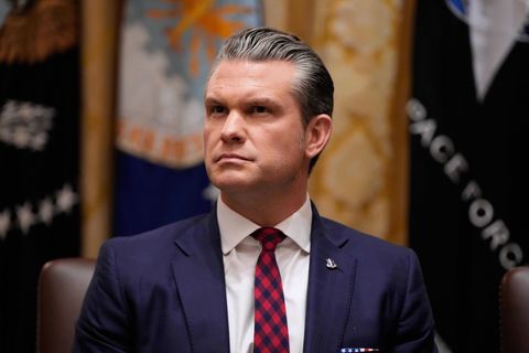 US-Verteidigungsminister Pete Hegseth kündigt weitere Angriffe an Foto: Julia Demaree Nikhinson/AP/dpa