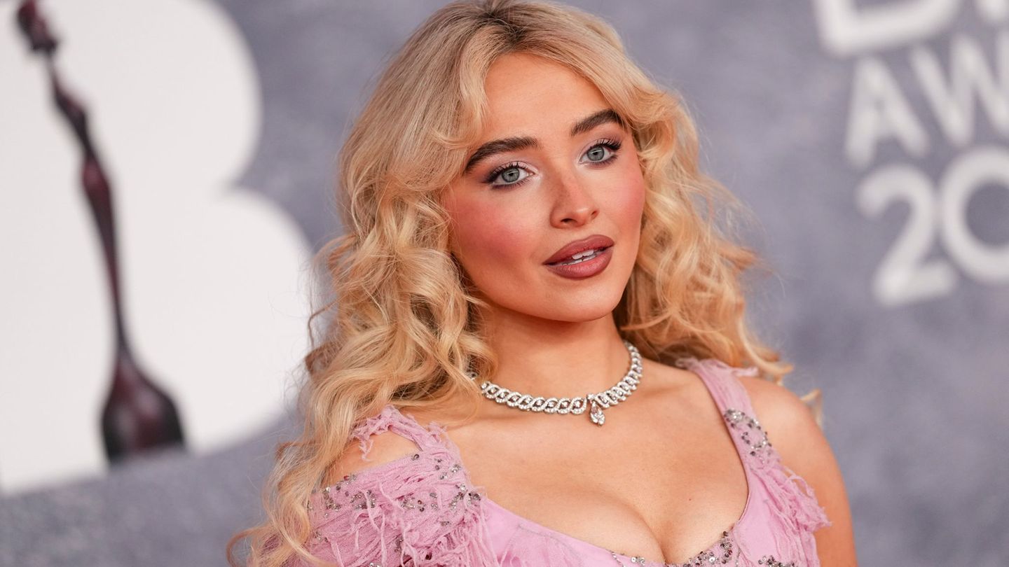 Popstar Sabrina Carpenter zeigt sich empört über das Weiße Haus. (Archivbild) Foto: Scott A Garfitt/Invision/dpa