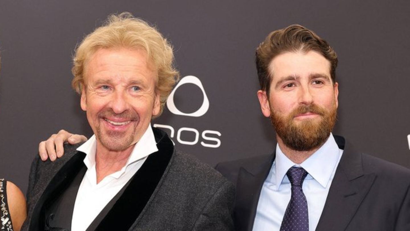 Thomas Gottschalk (mi.) mit Ehefrau Karina und Sohn Roman bei der Bambi-Verleihung 2023.