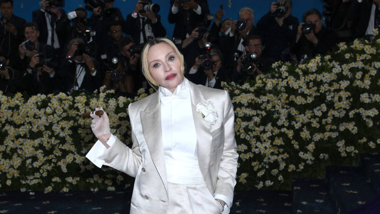 Madonna stellt sich gegen Donald Trump und seine Anweisungen zum Welt-Aids-Tag.