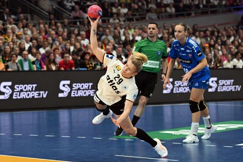 Kapitänin Antje Döll geht in jedem Spiel voran. Foto: Federico Gambarini/dpa